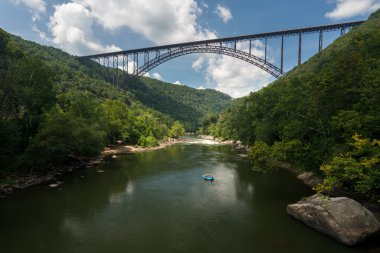 Batı Virginia'da yeni River Gorge köprüsünde kirişleri