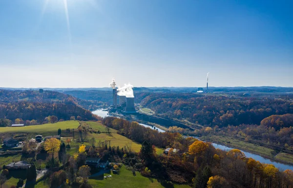 Steenkoolcentrale Fort Martin aan de Monongahela bij Point Marion en Morgantown — Stockfoto