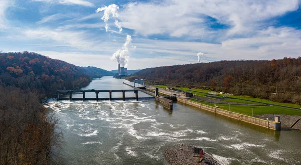 Central eléctrica de carbón de Fort Martin en el río Monongahela cerca de Point Marion y Morgantown —  Fotos de Stock