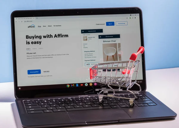 Shopping cart in front of computer screen for Affirm buy now pay later app — Stock Photo, Image