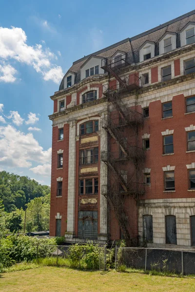 El abandonado Willard Hotel y la estación de tren de Baltimore y Ohio en Grafton WV — Foto de Stock