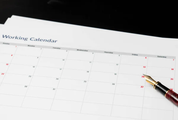 Calendario che illustra una settimana lavorativa di quattro giorni con Venerdì essendo un giorno di vacanza — Foto Stock