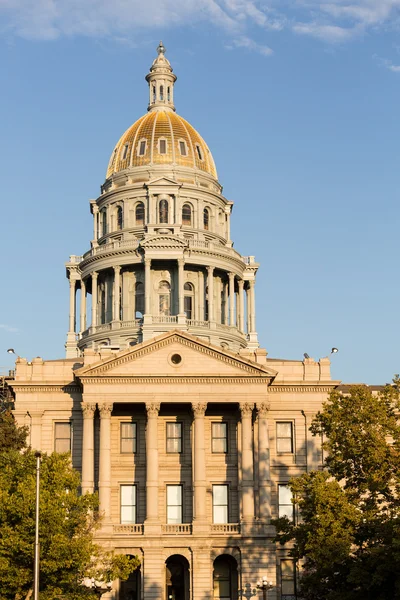 Gold covered dome of State Capitol Denver — Stock Photo, Image