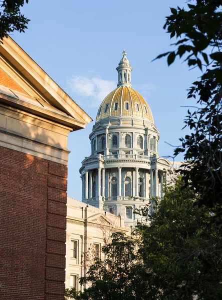 Cúpula cubierta de oro del Capitolio Estatal Denver — Foto de Stock