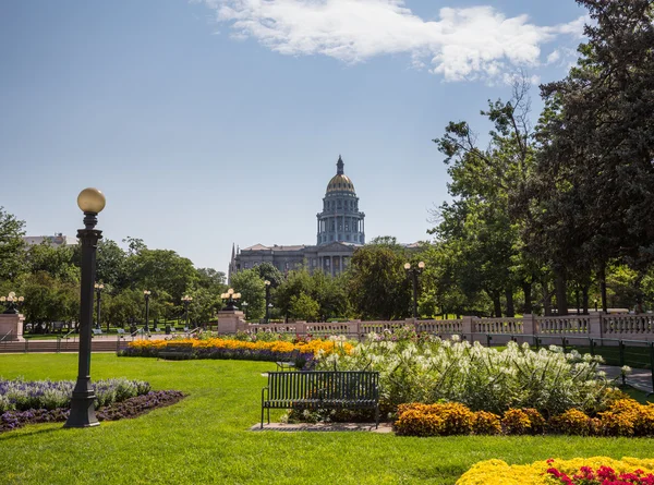 Gardens in front of State Capitol Denver — Stock Photo, Image