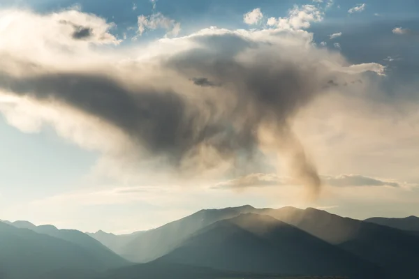 Unusual clouds over mountains of Colorado — Stock Photo, Image
