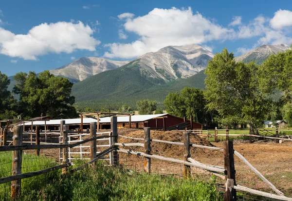 Farmyard and stable by Mt Princeton CO — Stock Photo, Image