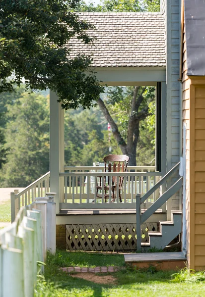 Wooden rocking chair on porch of old house — Stock Photo, Image