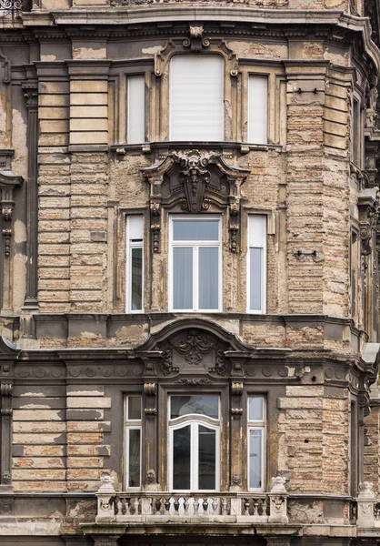 Gamla skadade hus i Budapest — Stockfoto