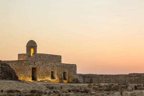 Old Bahrain Fort at Seef at sunset — Stock Photo, Image