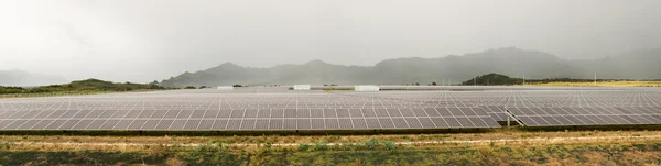 Solar panel power station on cloudy day — Stock Photo, Image