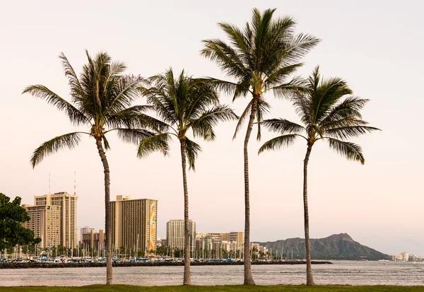 Iates em Ala Moana quadro do porto Diamond Head — Fotografia de Stock