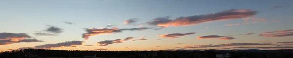 Paisagem nublada de alta definição ao pôr do sol — Fotografia de Stock