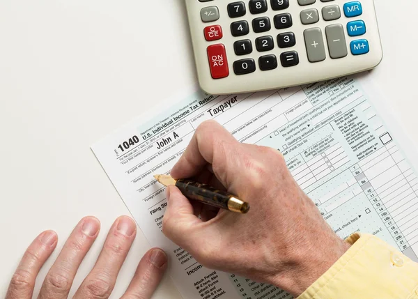 Pen and calculator on 2014 form 1040 — Stock Photo, Image