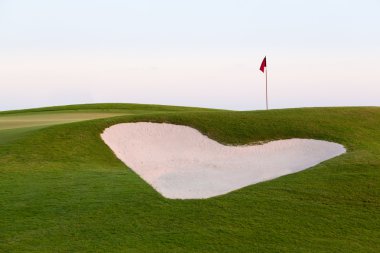 Kalp şeklinde önünde golf Yeşil kum BUNKERİ