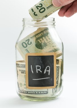 El kavanoz ya da banka tasarruf içine para ekleme