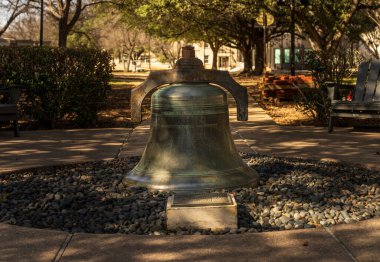 Georgetown, TX - 19 Şubat 2026: Güney Batı Çanı Güneybatı Üniversitesi 'nin tarihi özel üniversite kampüsü veya Teksas' taki SU