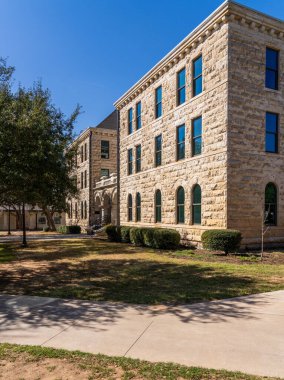 Georgetown, TX - 19 Şubat 2026: SouthWestern Üniversitesi 'nin tarihi özel üniversite kampüsündeki Mood-Bridwell Hall binası
