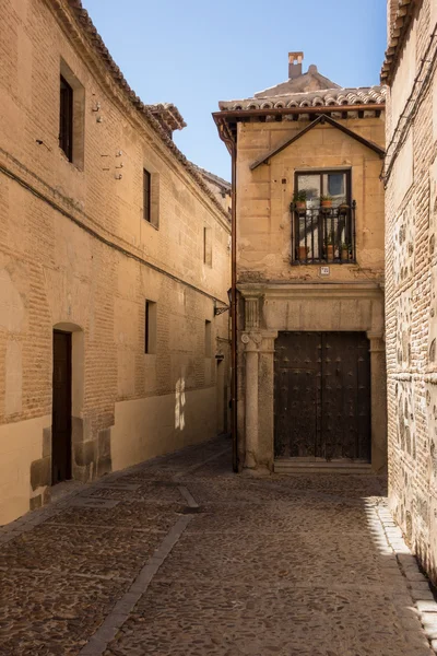 Smalle straatjes van Toledo stad in Spanje — Stockfoto