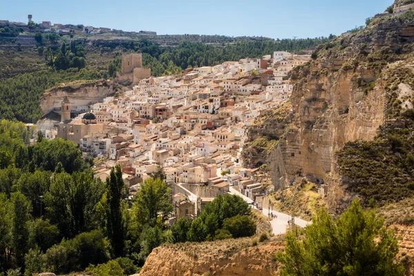 Обзор Alcala del Jucar в Castilla-La Mancha, Spain — стоковое фото