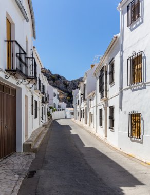 White hill town, Zuheros Andalucia boyalı