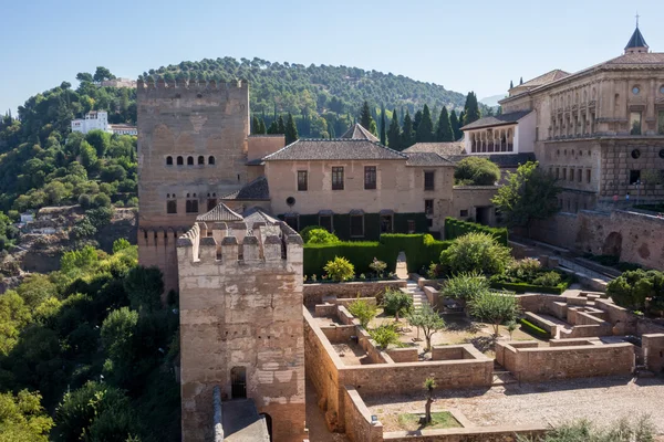 Visa av trädgårdarna i Alhambra i Granada i Spanien — Stockfoto