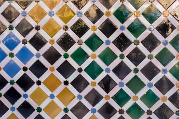 Pattern of antique arabic tiles in Alhambra — Stock Photo, Image