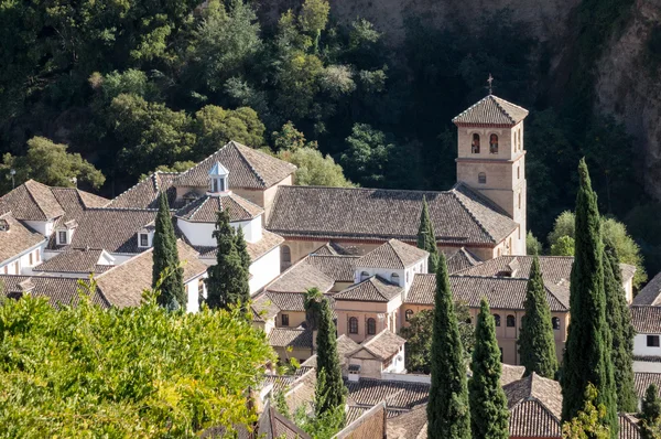 Vista de la antigua iglesia de Granada en España —  Fotos de Stock