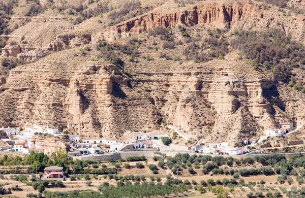 Ongebruikelijke grotwoningen in Los Banos nabij Guadix, Spanje — Stockfoto