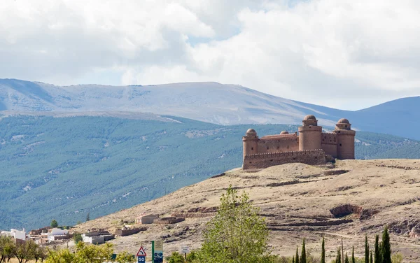 Замок на вершине холма над Ла Калахоррой Испания — стоковое фото