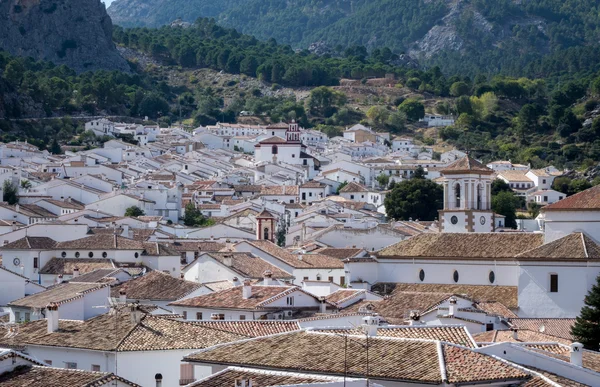 Berömda gamla hilltown av Grazalema i Andalusien — Stockfoto