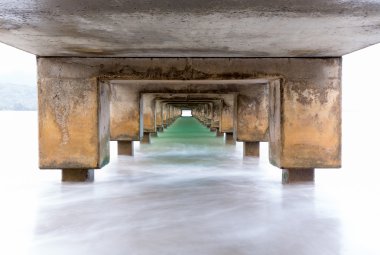 Alt Hanalei Pier uzun pozlama