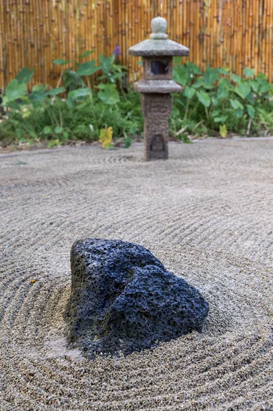 Kleiner geharkter japanischer Zen-Steingarten in Kauai — Stockfoto