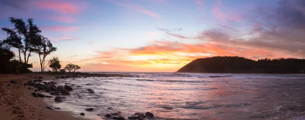 Východ slunce na Moloa'a pláži, Kauai, Havaj — Stock fotografie