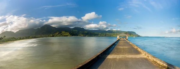 Panorama panoramiczny Hanalei Bay i molo na Kauai na Hawajach — Zdjęcie stockowe