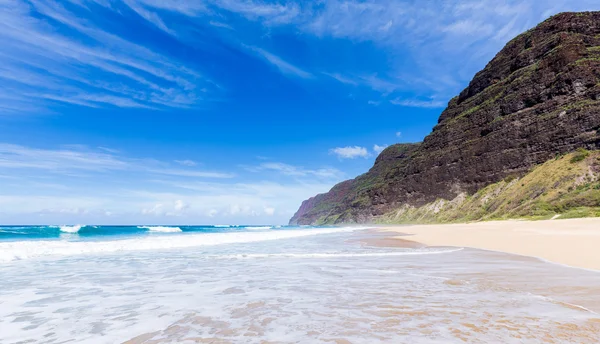 Plage de sable et falaises vides Polihale — Photo