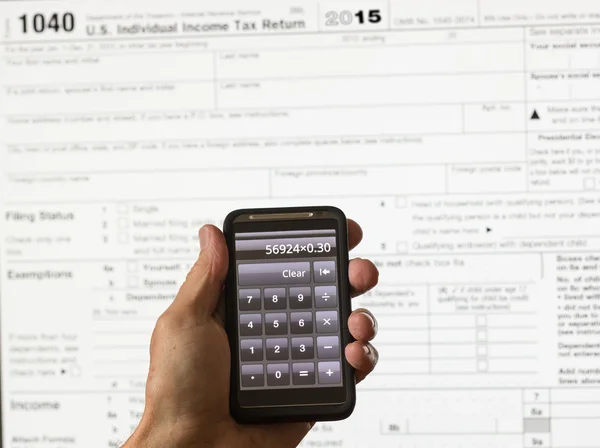 Formulario fiscal de EE.UU. 1040 para el año 2015 y calculadora —  Fotos de Stock