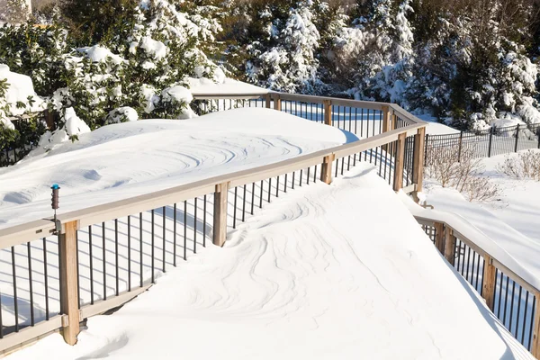 Deep snow in drifts on deck in back yard — Stock Photo, Image