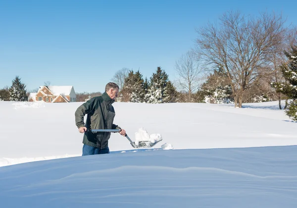 Senior adult man trying to dig out drive in snow — Stock Photo, Image