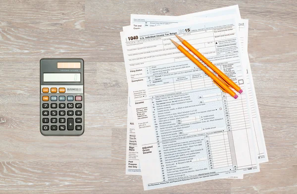 Coffee and calculator on 2014 IRS form 1040 — Stock Photo, Image