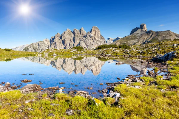 Lago in montagna — Foto Stock