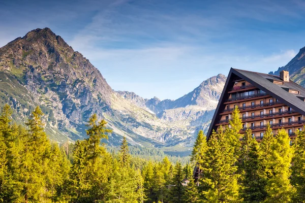 Hotel in den Bergen — Stockfoto