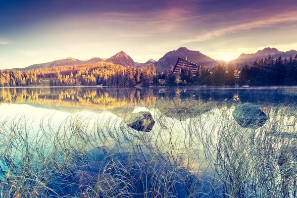 Lake in the mountains — Stock Photo, Image