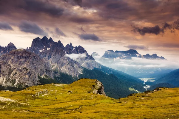 Вид на Cadini di Misurina діапазон і Sorapis групи — стокове фото