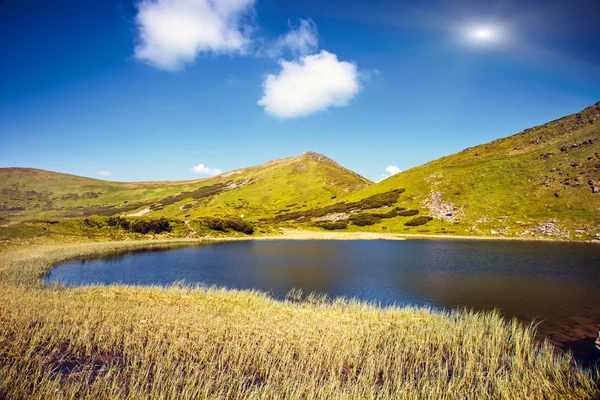 Blick auf alpine Landschaft. — Stockfoto