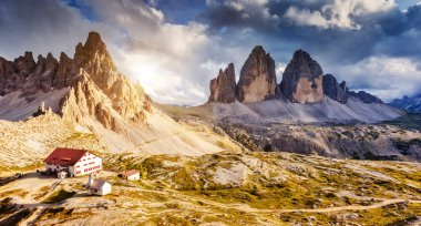 Milli Parkı Tre Cime di Lavaredo görünümünü