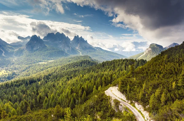 Herrliche Aussicht auf die Cadini di Misurina-Palette — Stockfoto