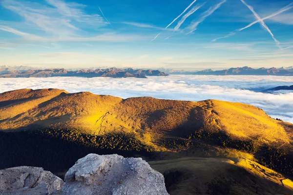 View of the foggy Gardena valley. — Foto Stock