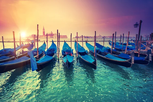 Vista de madera gondolas y Gran Canal —  Fotos de Stock