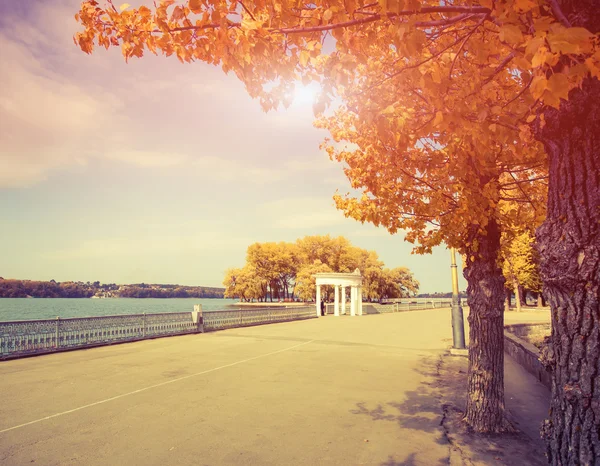 Fantastischer sonniger Tag auf dem See — Stockfoto